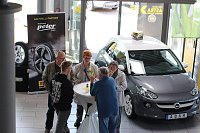 Bild: In einigen Autoh&auml;usern der Peter-Gruppe ging es heute um die Zukunft auf vier R&auml;dern