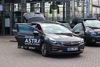 Bild: In einigen Autoh&auml;usern der Peter-Gruppe ging es heute um die Zukunft auf vier R&auml;dern