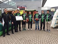 Bild: Neue Technik und Spenden f&uuml;r Vereine - im Autohaus Albertsmeyer freute man sich heute nicht nur &uuml;ber schicke Autos