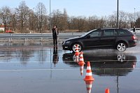 Ab ins Gelände: Autohaus-Peter-Gruppe lud zum Aktionstag ins Autodrom Bild: Ab ins Gelände: Autohaus-Peter-Gruppe lud zum Aktionstag ins Autodrom