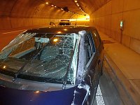 Bild: Fliegendes Auto im Tunnel
