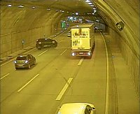 Bild: Fliegendes Auto im Tunnel