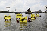 Bild: Wasserdemo auf der Elbe