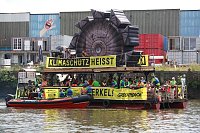 Bild: Wasserdemo auf der Elbe