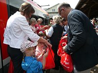 Bild: Neuen Zug in Leinefelde begr&uuml;&szlig;t