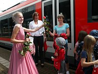 Bild: Neuen Zug in Leinefelde begr&uuml;&szlig;t