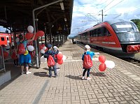 Bild: Neuen Zug in Leinefelde begr&uuml;&szlig;t