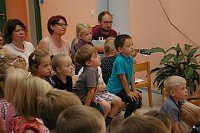 Bild: Bischof im Kindergarten Beuren
