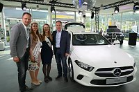 Bild: Afterwork-Party im Mercedes-Autohaus
