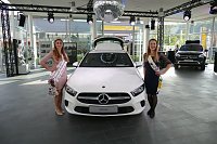 Bild: Afterwork-Party im Mercedes-Autohaus