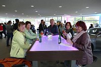 Bild: Afterwork-Party im Mercedes-Autohaus