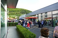 Bild: Afterwork-Party im Mercedes-Autohaus