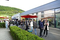 Bild: Afterwork-Party im Mercedes-Autohaus