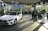 Bild: Afterwork-Party im Mercedes-Autohaus