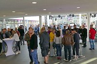 Bild: Afterwork-Party im Opel-Autohaus