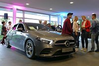 Bild: Afterwork-Party im Mercedes-Autohaus