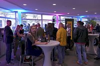 Bild: Afterwork-Party im Mercedes-Autohaus