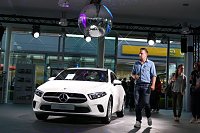 Bild: Afterwork-Party im Mercedes-Autohaus