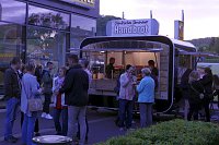 Bild: Afterwork-Party im Opel-Autohaus