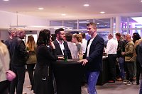 Bild: Afterwork-Party im Opel-Autohaus