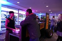 Bild: Afterwork-Party im Opel-Autohaus