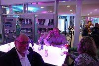 Bild: Afterwork-Party im Opel-Autohaus