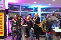 Bild: Afterwork-Party im Mercedes-Autohaus