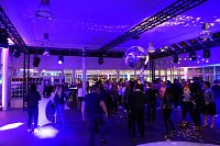 Bild: Afterwork-Party im Mercedes-Autohaus