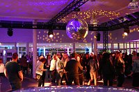 Bild: Afterwork-Party im Mercedes-Autohaus