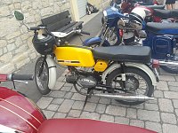 Trotz der wochenlangen Hitze kamen zum diesjährigen Treffen über 100 Besitzer eines Mopeds, Motorrollers, Motorrades oder Dreirades der tschechischen Marken Jawa oder CZ auf das Gelände der Festscheune in Röblingen am See (Sachsen-Anhalt) Bild: Trotz der wochenlangen Hitze kamen zum diesjährigen Treffen über 100 Besitzer eines Mopeds, Motorrollers, Motorrades oder Dreirades der tschechischen Marken Jawa oder CZ auf das Gelände der Festscheune in Röblingen am See (Sachsen-Anhalt)