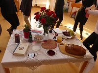 Bild:  w&auml;hrend die Damen noch das Tanzbein schwingen lockt bereits die Festtafel