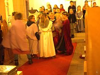 Bild: Elisabeth-Spiel in der Kirche
