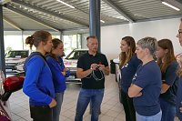 Bild: Autos an THC-M&auml;dels &uuml;bergeben