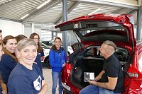 Bild: Autos an THC-M&auml;dels &uuml;bergeben
