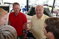 Bild: Autos an THC-M&auml;dels &uuml;bergeben