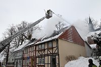 Dachstuhlbrand griff auf Nachbarhäuser über Bild: Dachstuhlbrand griff auf Nachbarhäuser über