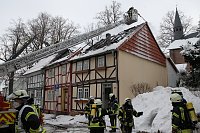 Dachstuhlbrand griff auf Nachbarhäuser über Bild: Dachstuhlbrand griff auf Nachbarhäuser über