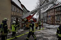 Dachstuhlbrand griff auf Nachbarhäuser über Bild: Dachstuhlbrand griff auf Nachbarhäuser über