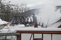 Dachstuhlbrand griff auf Nachbarhäuser über Bild: Dachstuhlbrand griff auf Nachbarhäuser über