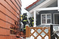 Dachstuhlbrand griff auf Nachbarhäuser über Bild: Dachstuhlbrand griff auf Nachbarhäuser über