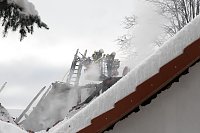 Dachstuhlbrand griff auf Nachbarhäuser über Bild: Dachstuhlbrand griff auf Nachbarhäuser über