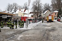 Dachstuhlbrand griff auf Nachbarhäuser über Bild: Dachstuhlbrand griff auf Nachbarhäuser über