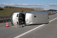 Reifenplatzer führt zu Unfall Bild: Reifenplatzer führt zu Unfall