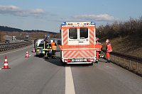Reifenplatzer führt zu Unfall Bild: Reifenplatzer führt zu Unfall