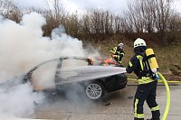 Bild: Ausgebranntes Auto auf der A38 bei Leinefelde