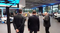 Bild: Im Mercedes-Autohaus Peter: Mobilit&auml;t traf Musik