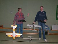 Bild: Indoor-Modellflugzeug - Sportfreunde aus freien Gemeinschaften