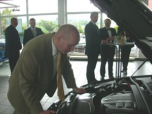 &Uuml;bergabe Spendenfahrzeug durch das Autohaus Fritze Sondershausen