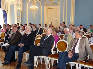 "Zwischen Prunk und Politik"