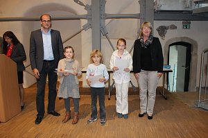 100 Werke der 8. JugendKunstBiennale